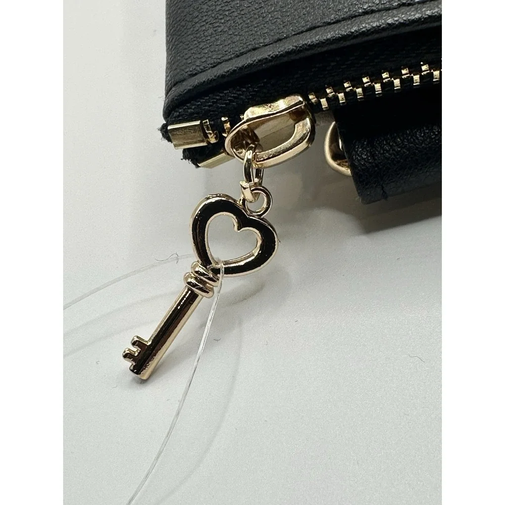 Alice on Wednesday Frame Shoulder Bag Clear Window Black Playing Cards Key Charm